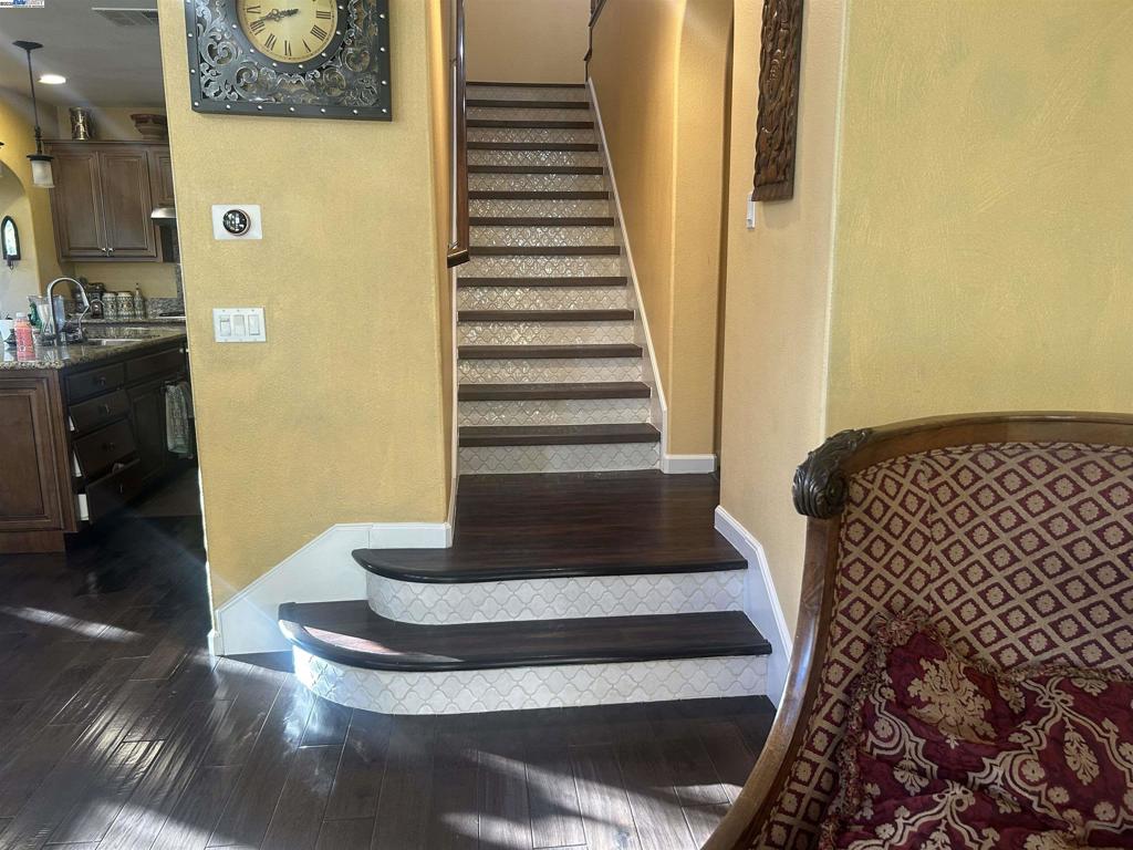 GALE RANCH - Residential