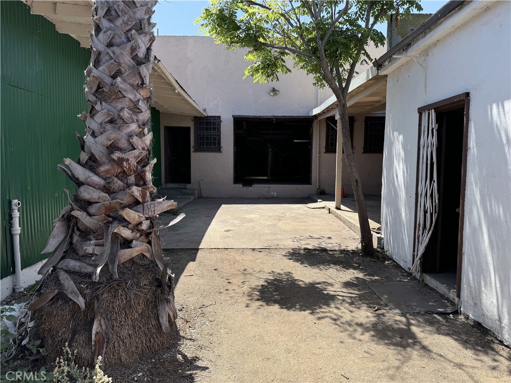 1117 E Redondo
