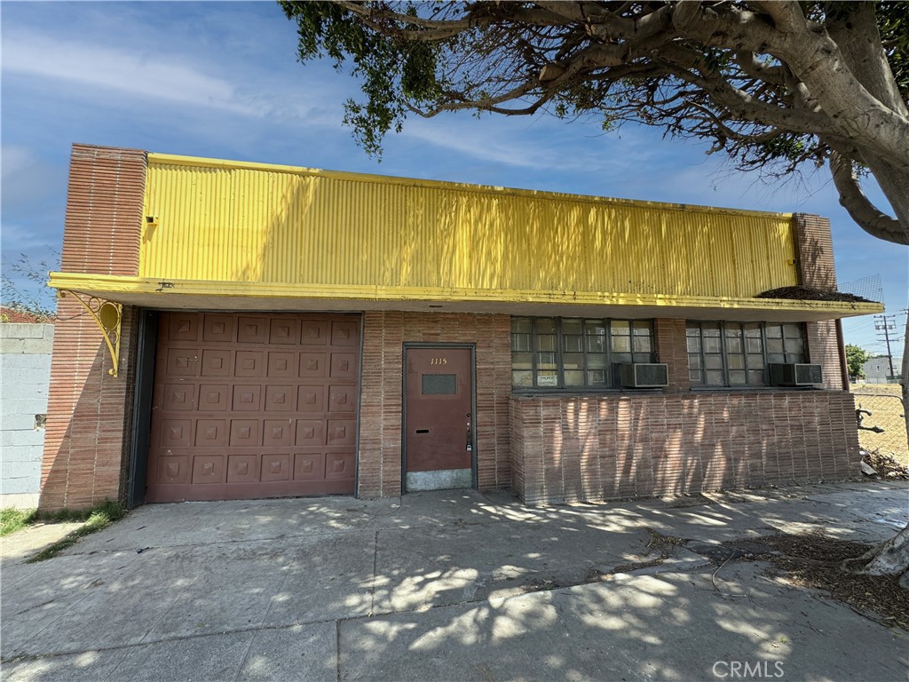 1117 E Redondo