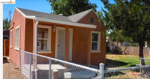 Photo of 327 W 20Th St St, Antioch, CA 94509 (MLS # 41135206)