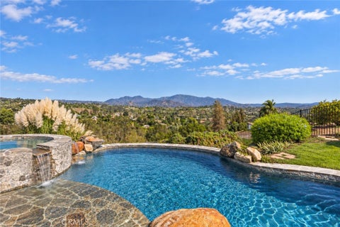 Photo of 2278 Lindsey Court, Fallbrook, CA 92028 (MLS # SW26209788)