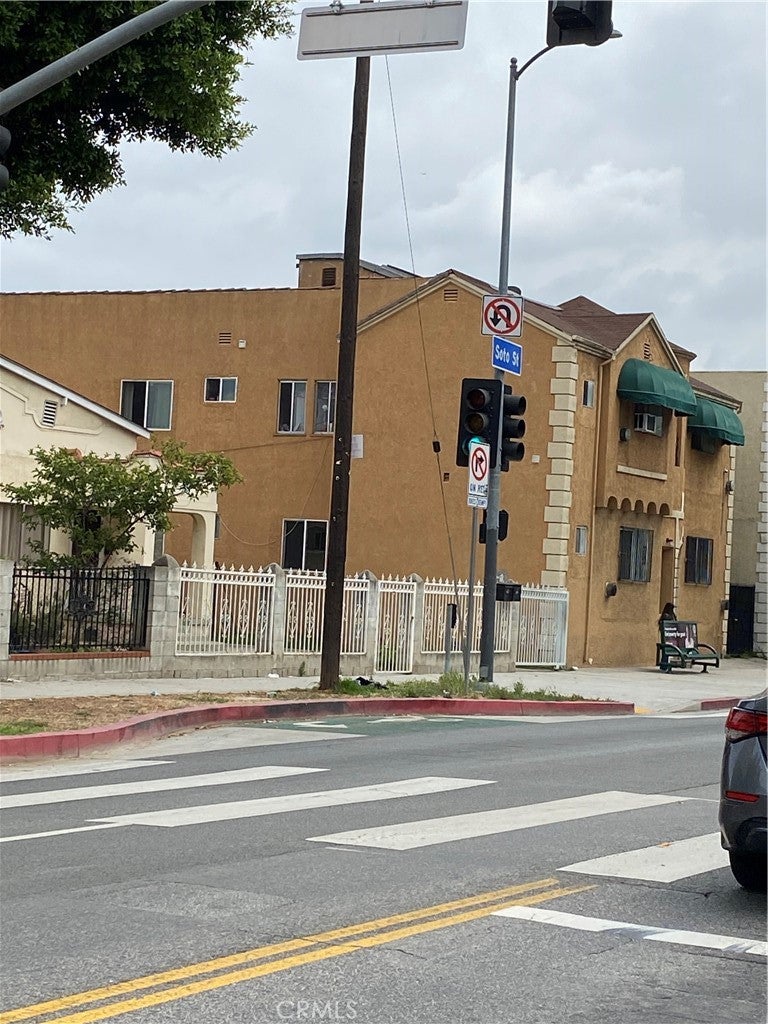 608 N Soto