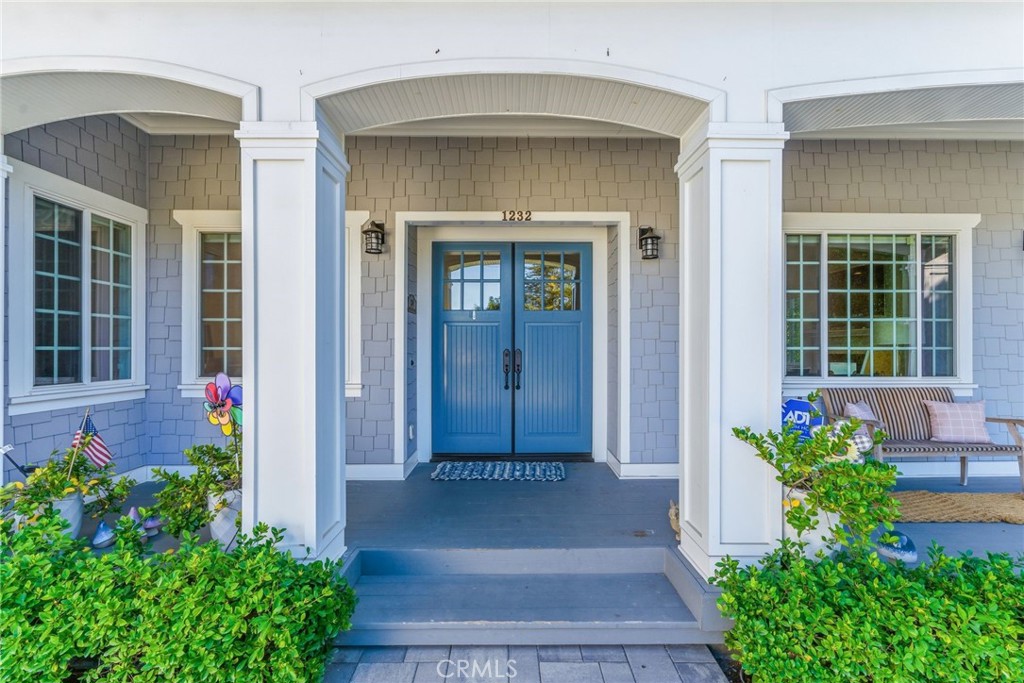 1232 W Valencia Mesa Drive