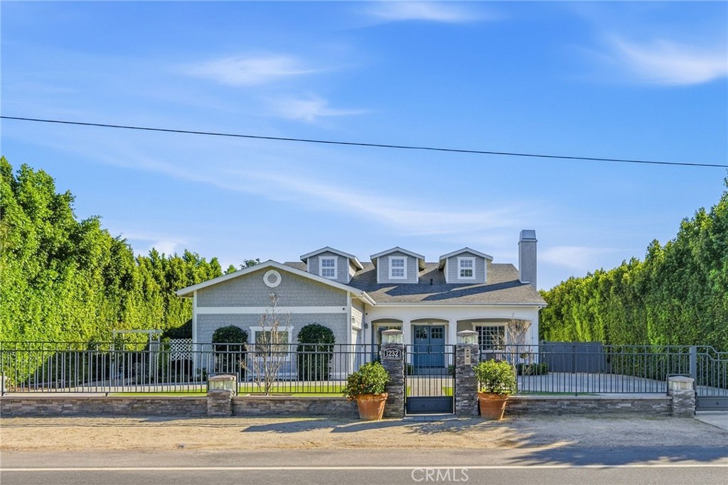 1232 W Valencia Mesa Drive