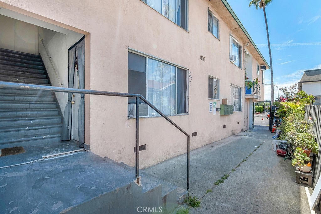 132 N Normandie