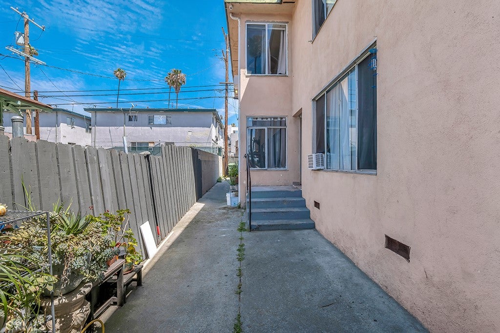 132 N Normandie