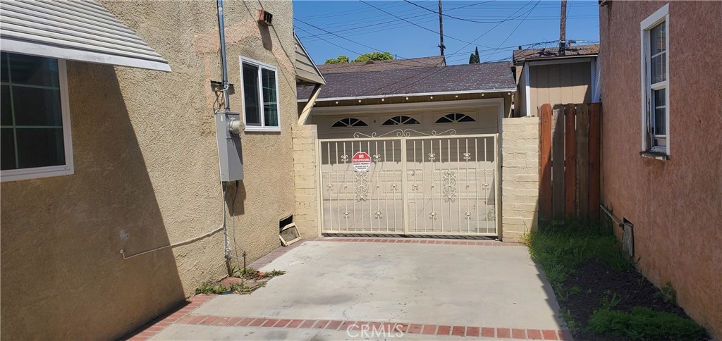3719 E 58th Street