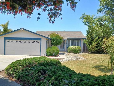 Photo of 7601 Redbud Ct Ct, Newark, CA 94560 (MLS # 41129135)