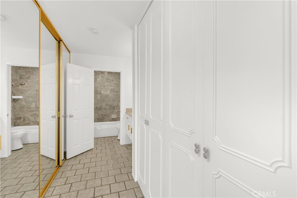 Versailles (VERS) - Residential