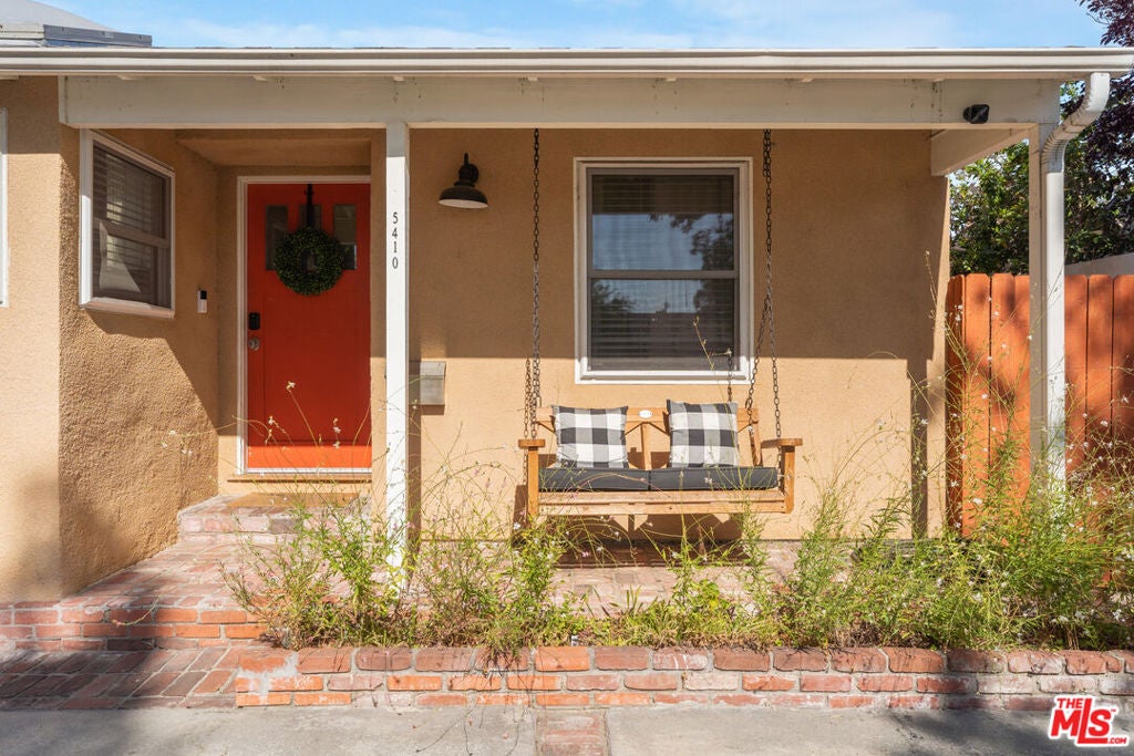 Photo of 5410 Columbus Avenue, Los Angeles, CA 91411 (MLS # 26870283)