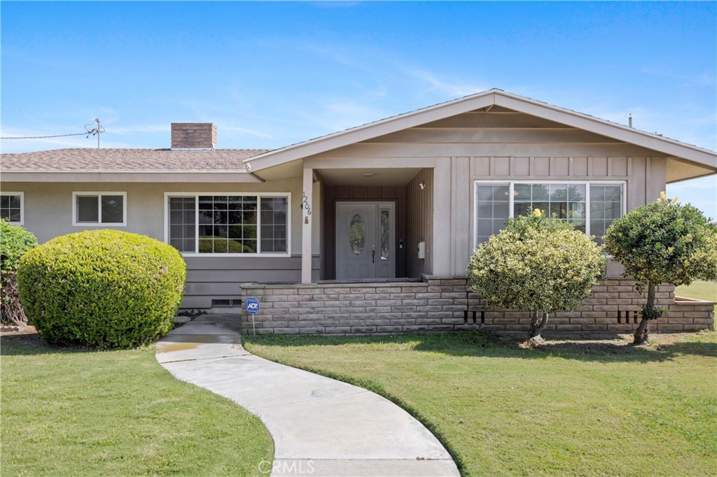 1206 E Vine Avenue