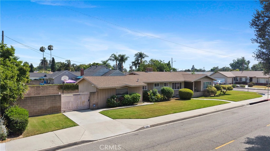 1206 E Vine Avenue