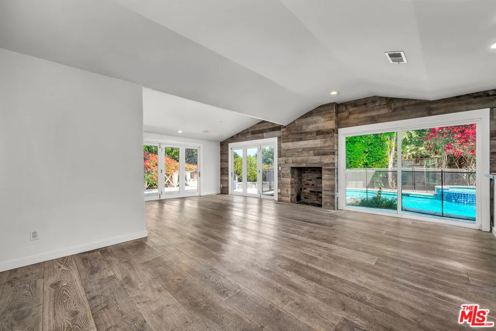 Studio City, California 91604, United States, 4 Bedrooms Bedrooms, ,4 BathroomsBathrooms,Residential,Active,183558