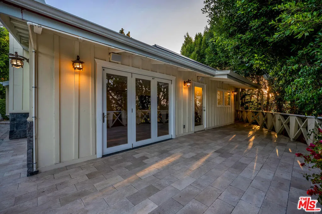 Studio City, California 91604, United States, 4 Bedrooms Bedrooms, ,4 BathroomsBathrooms,Residential,Active,183558