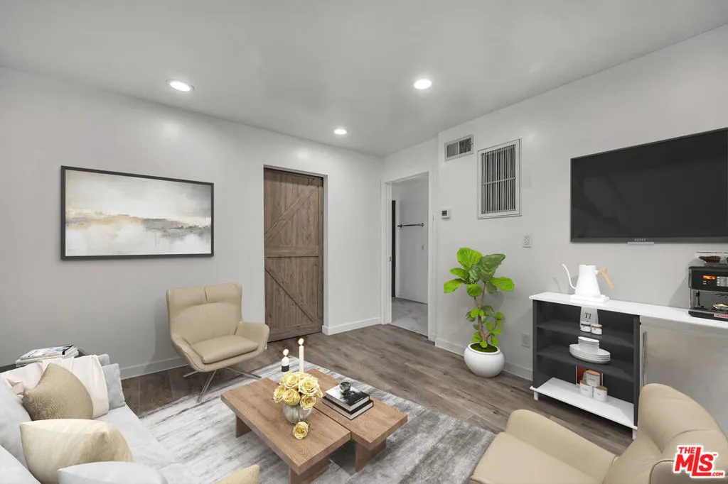 Studio City, California 91604, United States, 4 Bedrooms Bedrooms, ,4 BathroomsBathrooms,Residential,Active,183558