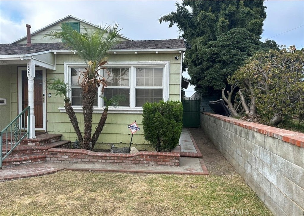 1424 W 113th ST, Los Angeles CA 90047