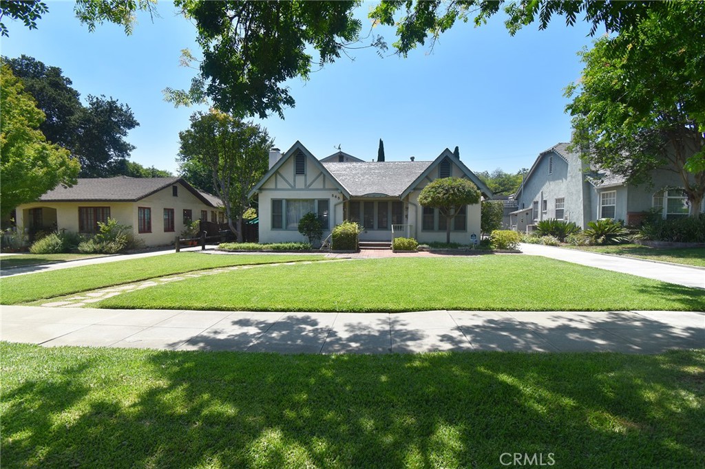 565 N Laurel Avenue