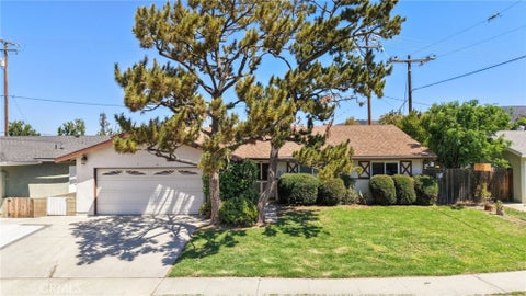 Photo of 5753 Eunice AVE, Simi Valley, CA 93063 (MLS # SR26187836)