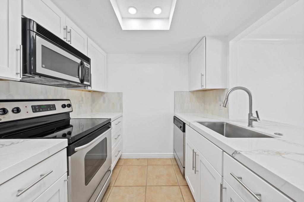 Palm Lakes - Residential