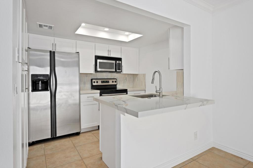 Palm Lakes - Residential