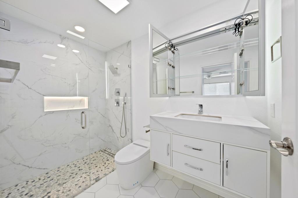 Palm Lakes - Residential