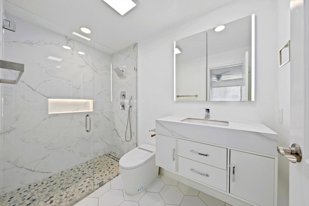 Palm Lakes - Residential