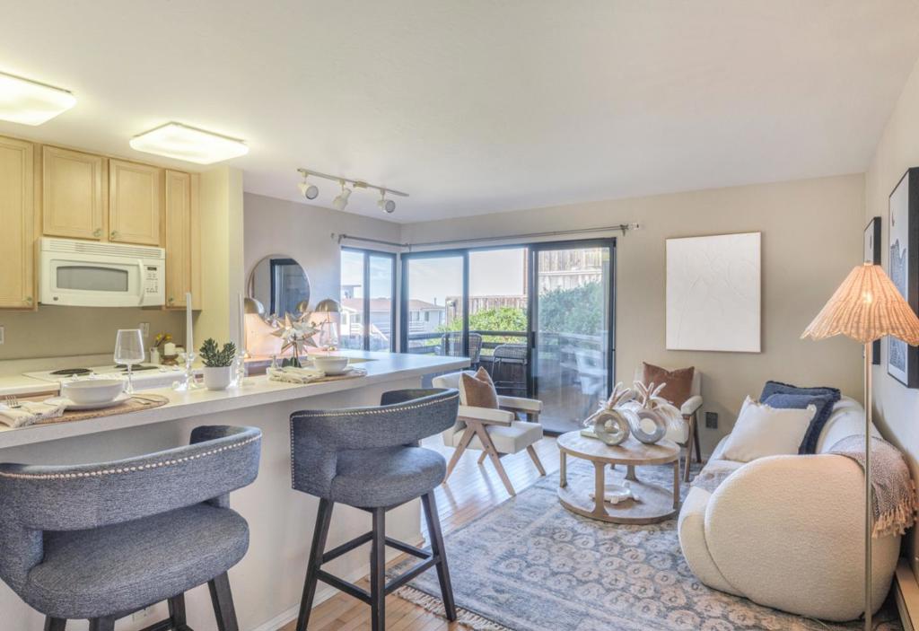 125 Surf Way 343