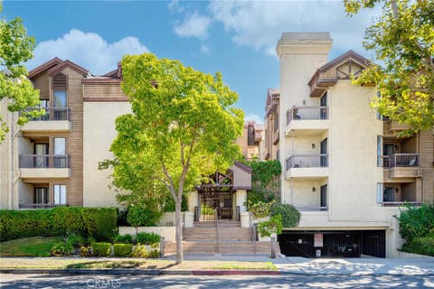 Photo of 236 N Louise Street #109, Glendale, CA 91206 (MLS # GD26145064)