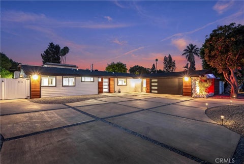 Photo of 9400 Encino Avenue, Northridge, CA 91325 (MLS # SR26186573)