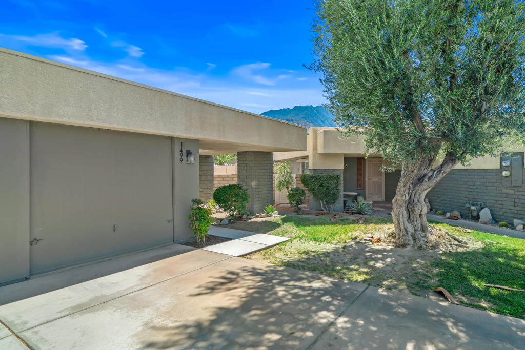 1499 Sunflower Circle N