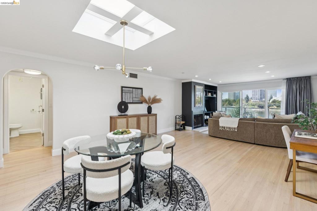 2316 Lakeshore Ave 8