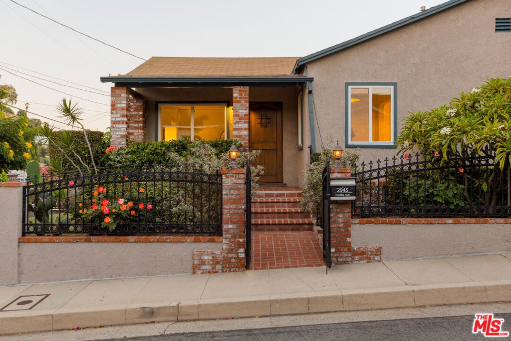 2945 Budau Avenue