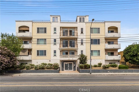 Photo of 15435 Vanowen Street #210, Van Nuys, CA 91406 (MLS # SR26208041)