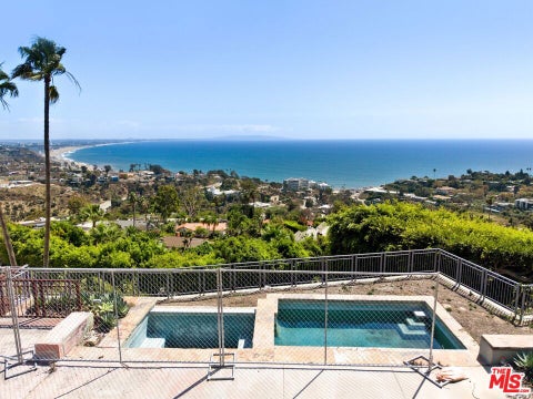 Photo of 633 Resolano Drive, Pacific Palisades, CA 90272 (MLS # 26992297)