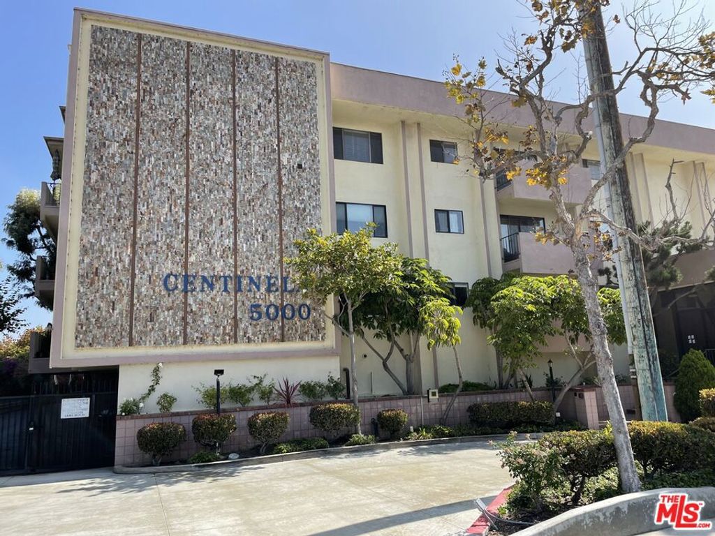 Photo of 5000 S Centinela Avenue #236, Los Angeles, CA 90066 (MLS # 25626417)