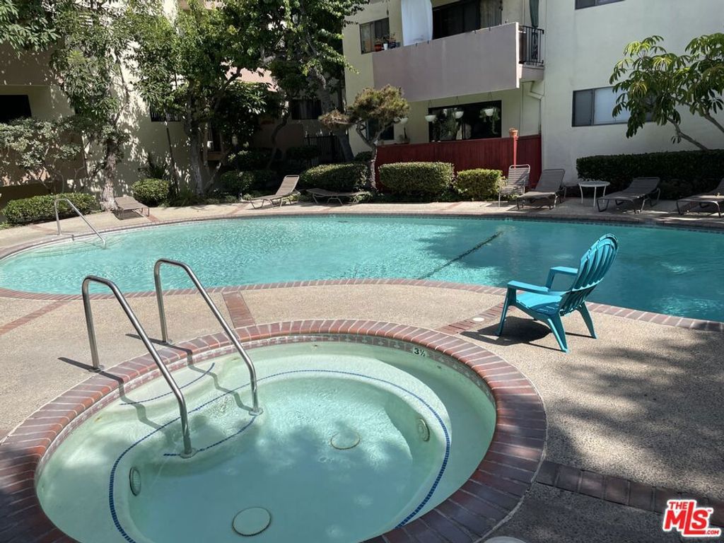Photo of 5000 S Centinela Avenue #236, Los Angeles, CA 90066 (MLS # 25626417)