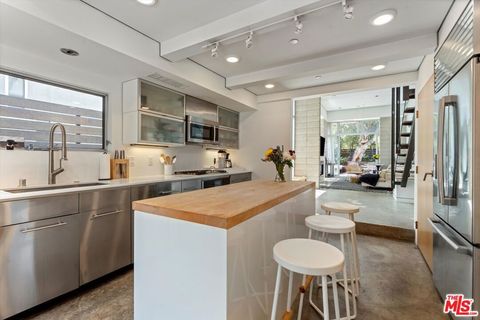 Photo of 720 Brooks Avenue, Venice, CA 90291 (MLS # 26656205)