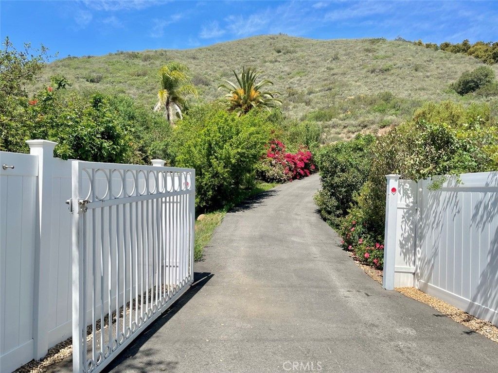 Photo of 45251 La Cruz Drive, Temecula, CA 92590 (MLS # IG25254508)