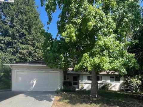 Photo of 159 Verde Mesa Dr Dr, Danville, CA 94526 (MLS # 41114433)