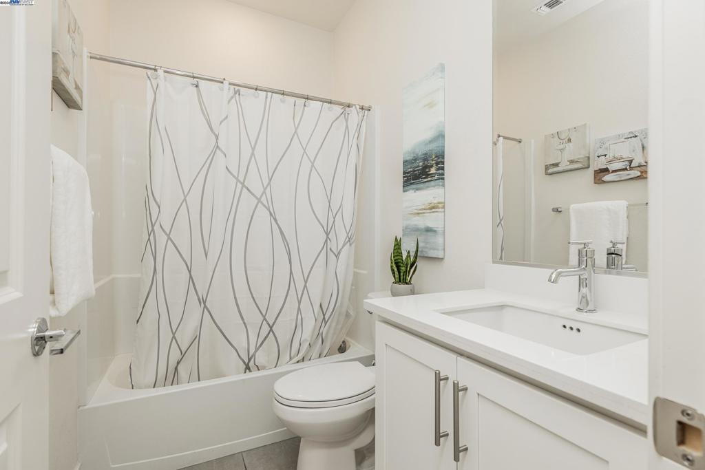CENTRAL TRACY - Residential