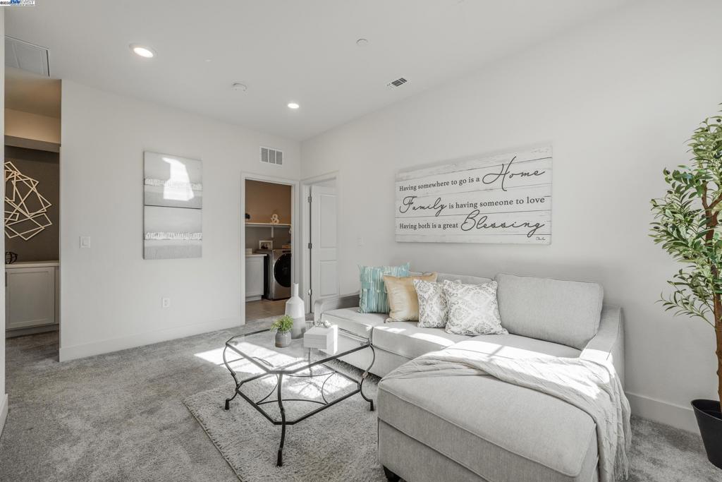 CENTRAL TRACY - Residential