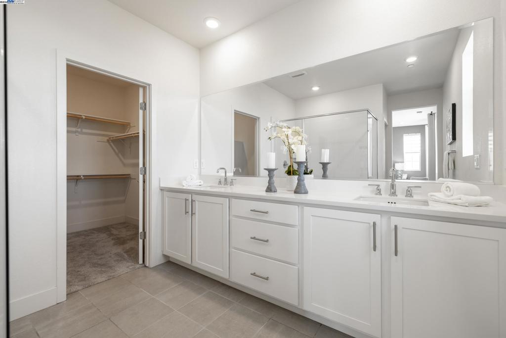 CENTRAL TRACY - Residential