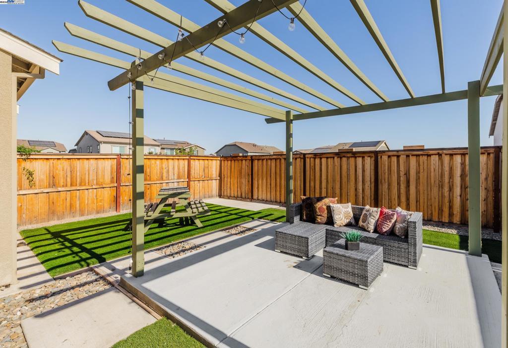CENTRAL TRACY - Residential