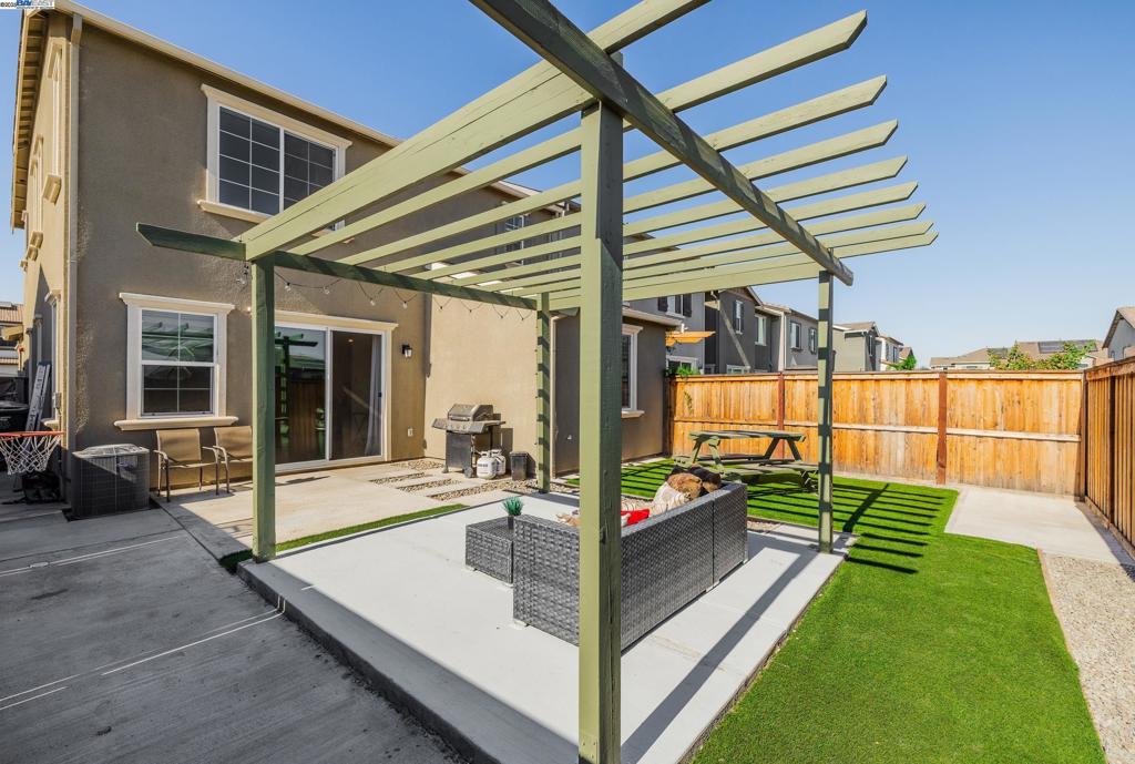 CENTRAL TRACY - Residential