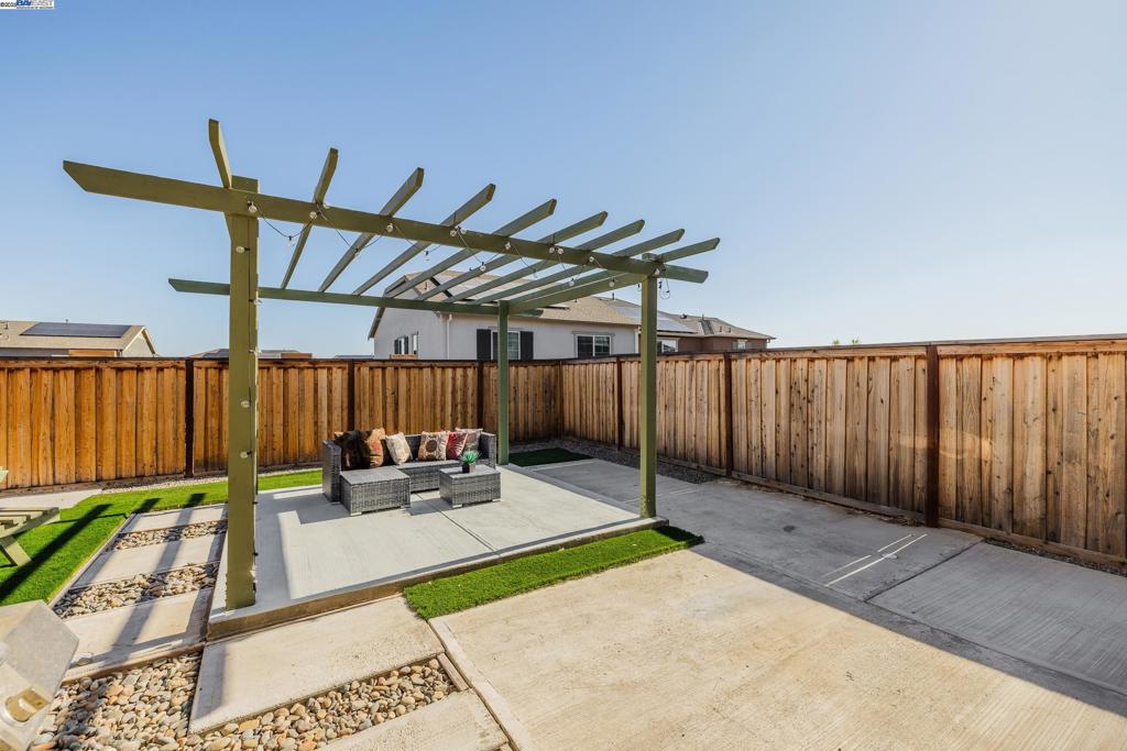 CENTRAL TRACY - Residential