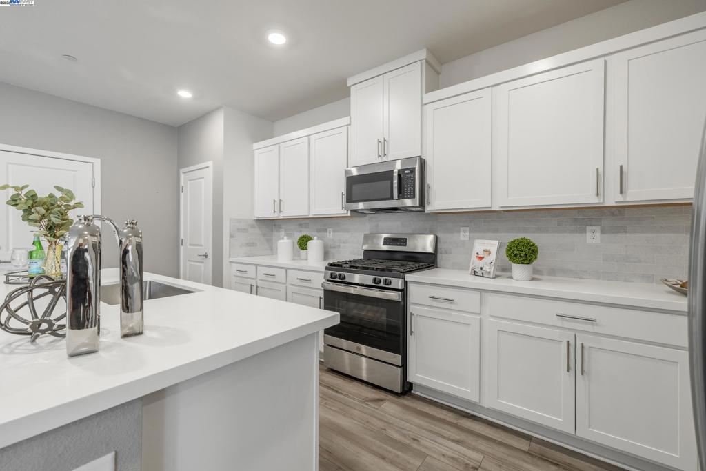 CENTRAL TRACY - Residential