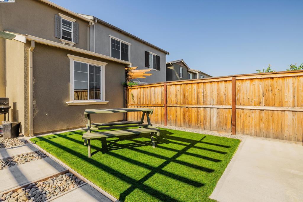 CENTRAL TRACY - Residential