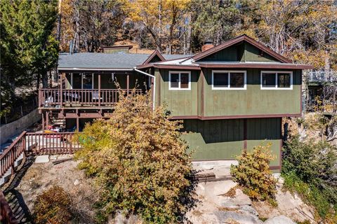 Photo of 33070 Hilltop Boulevard Blvd, Arrowbear, CA 92382 (MLS # IG25257360)