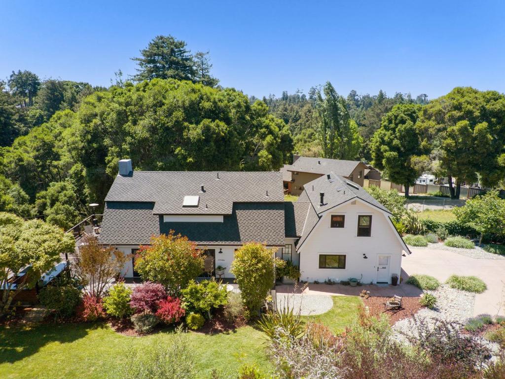 995 Old Farm Lane