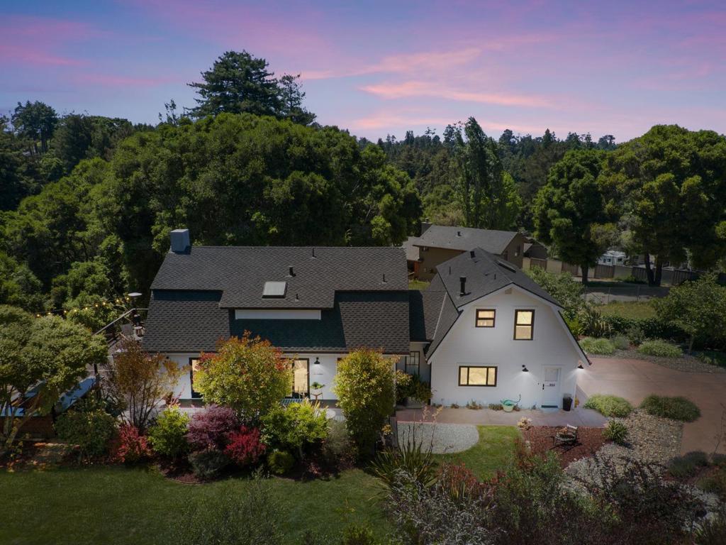 995 Old Farm Lane